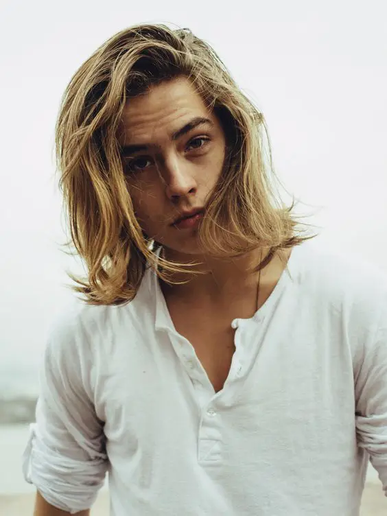cole sprouse capelli lunghi