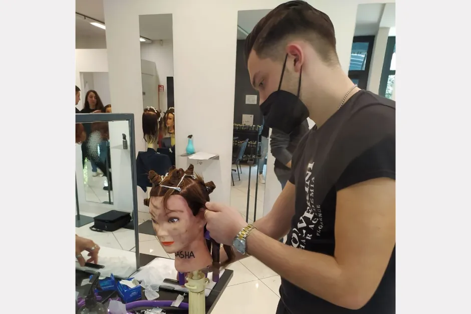 Aprire parrucchiere senza qualifica