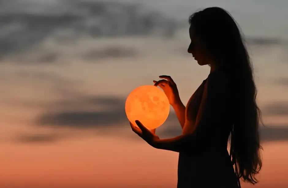 Calendario Lunare 2025: quando tagliare i capelli