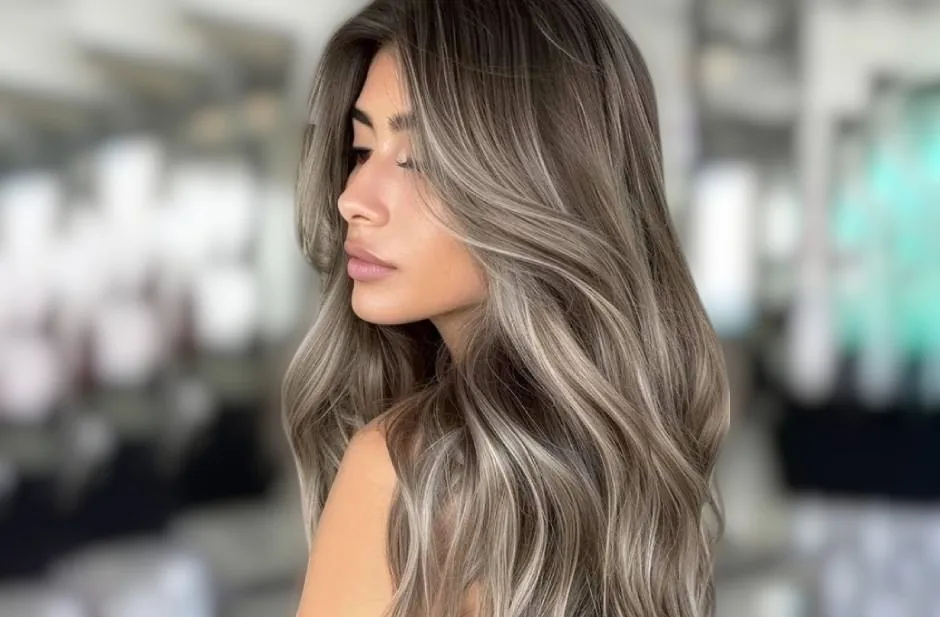 Capelli castani con schiariture fredde: prendi ispirazione!