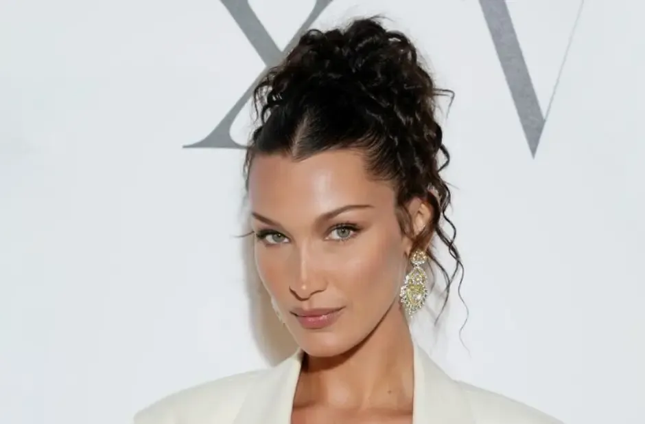 Capelli raccolti eleganti 2025