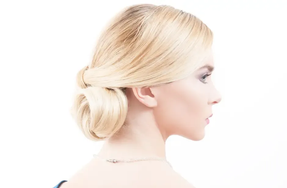chignon basso capelli raccolti eleganti