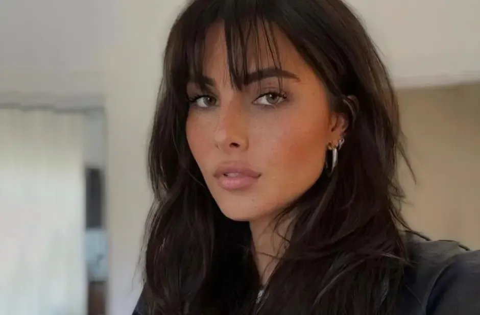 Frangia sfilata: come realizzare le wispy bangs di tendenza