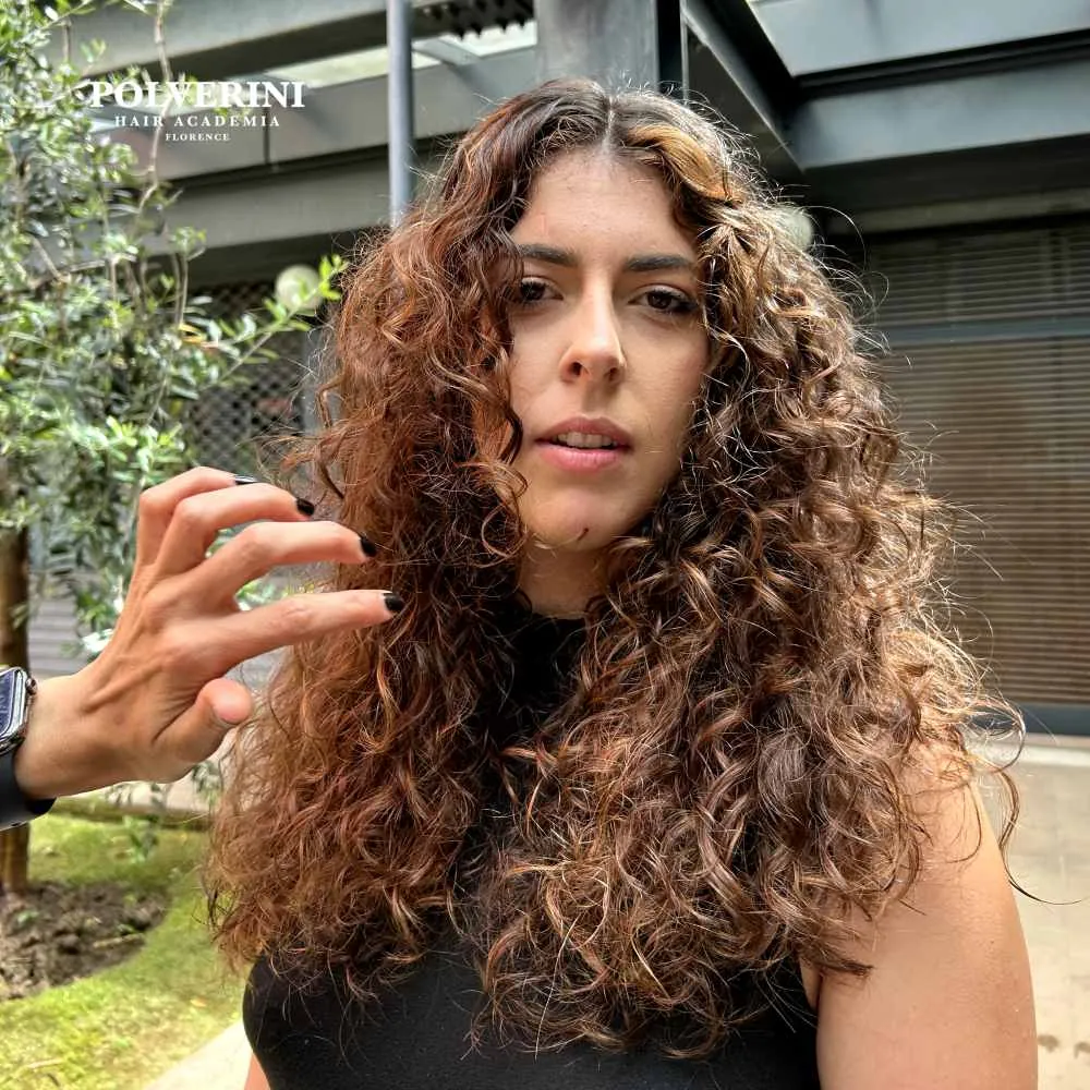 Taglio scalato per capelli ricci risultato